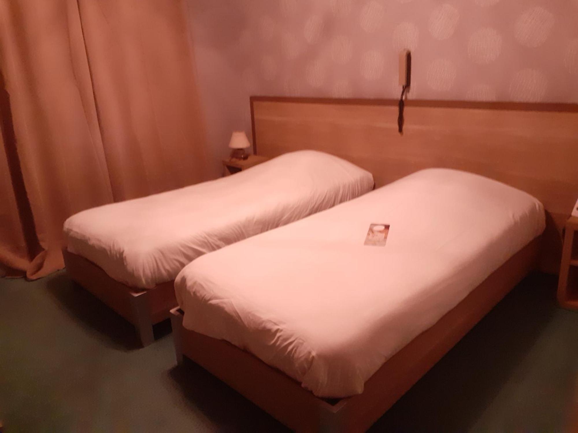 Hotel Auberge De La Bonde Logis Ланже Экстерьер фото